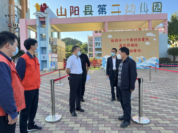 省交通厅“百日行动”专项督导组督导检查山阳县燃气安全工作_调整大小.jpg